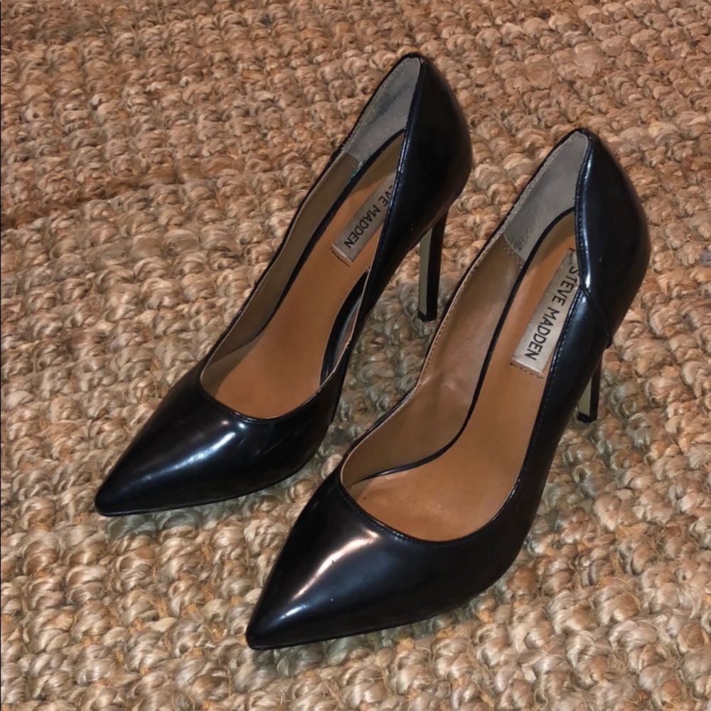 Steve Madden Black Leather Pumps